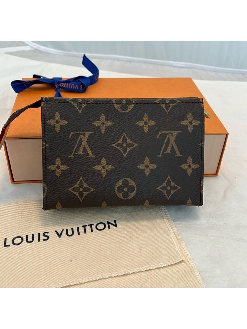 Louis Vuitton Monogram Toiletry 15 - Picture 2 of 13